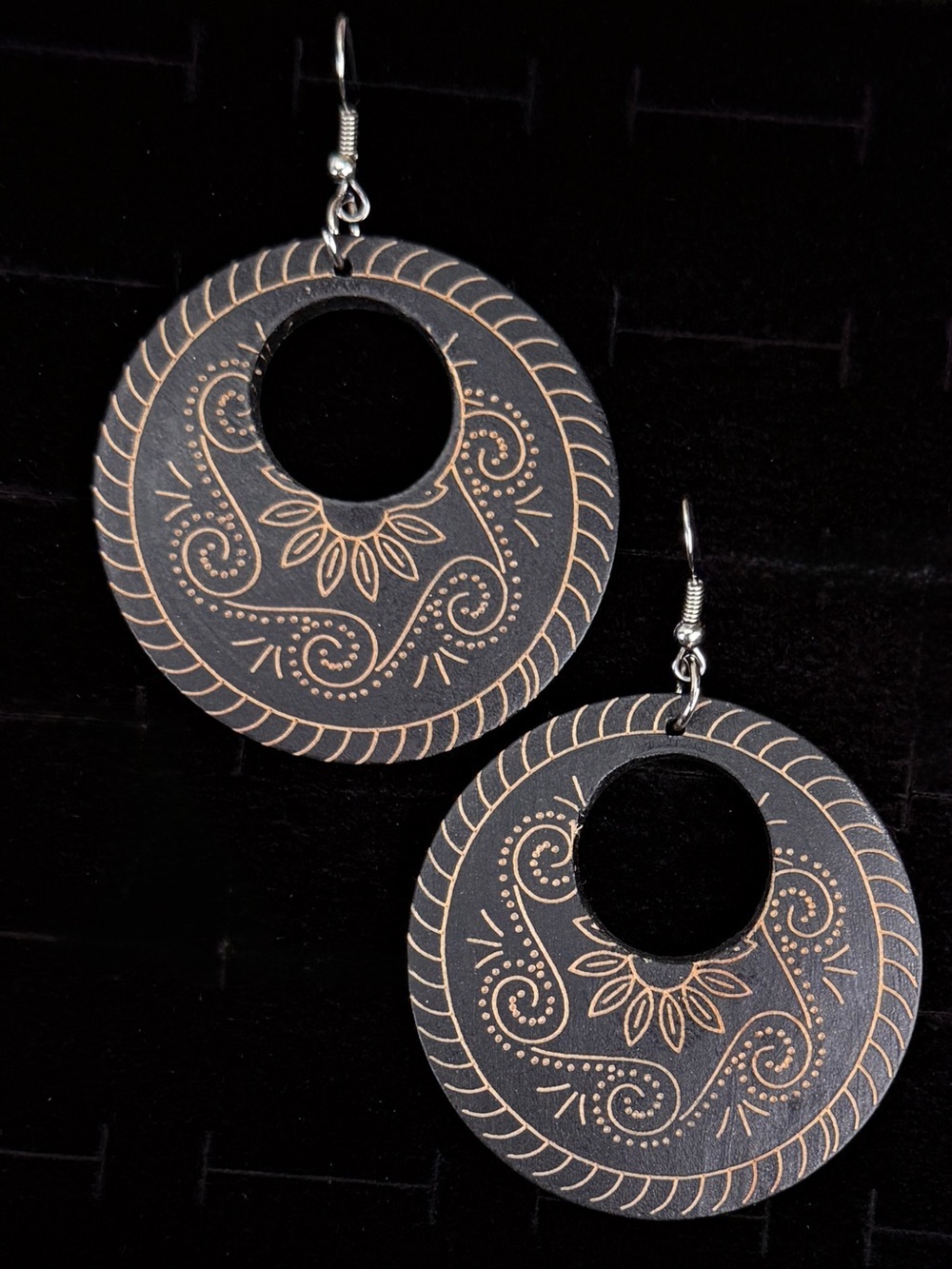 Vintage bohemian chic Black and Goldtone wood Circular pierced Earrings